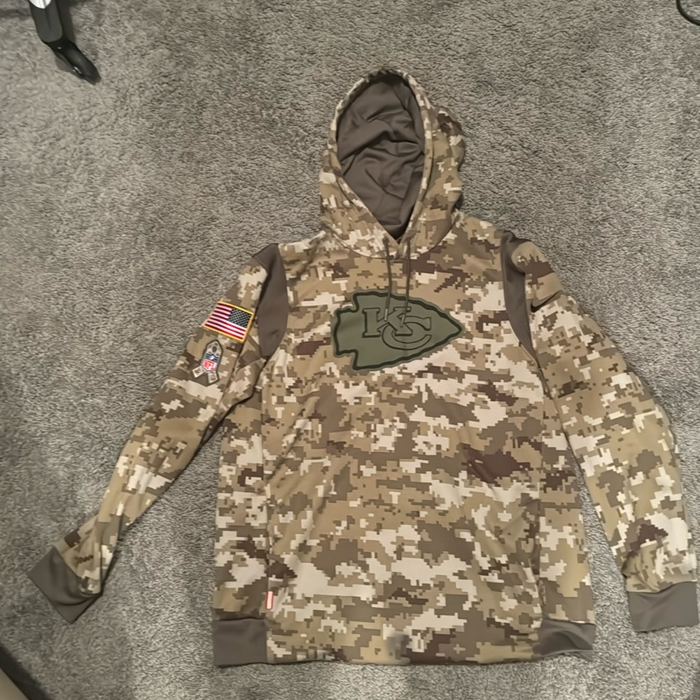 Nike Limited Edition Kansas City Chiefs Salute to Service Camo Hoodie Mens L